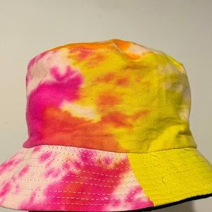 bundle 2 bucket hats.